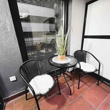 Luxe Central Studio With Pool, Parking & Ac Budapest Exterior photo