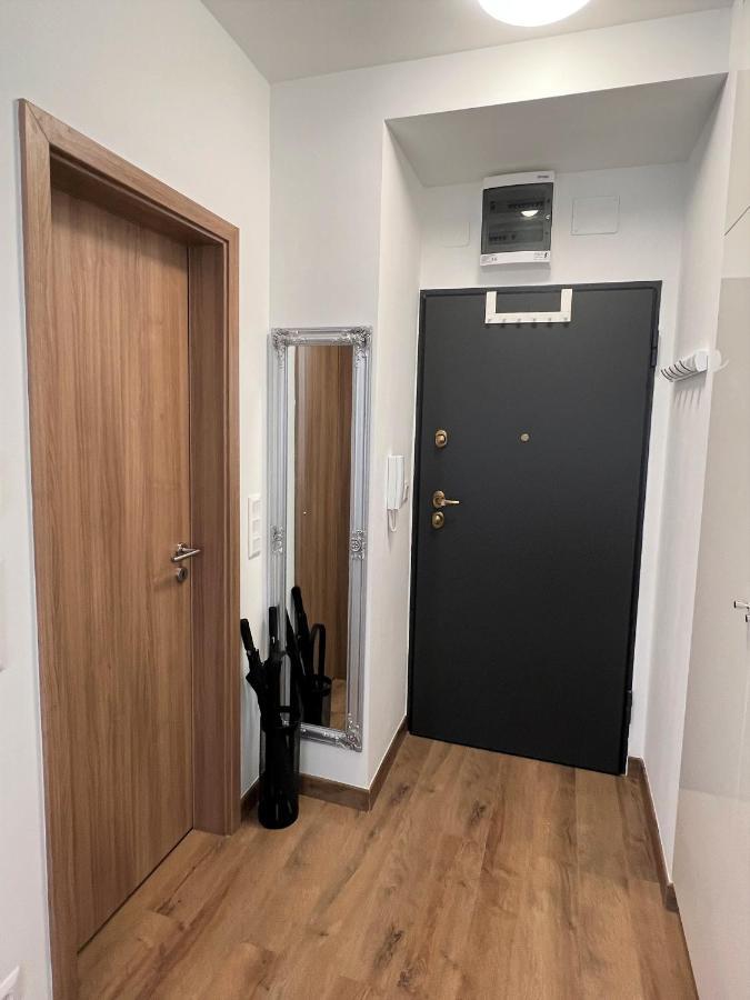 Luxe Central Studio With Pool, Parking & Ac Budapest Exterior photo