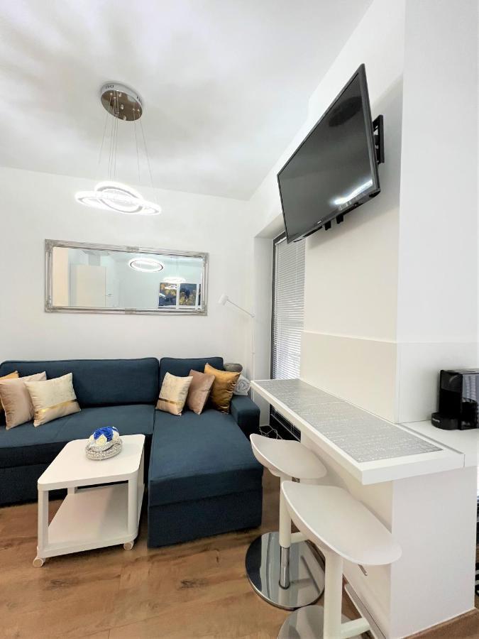 Luxe Central Studio With Pool, Parking & Ac Budapest Exterior photo