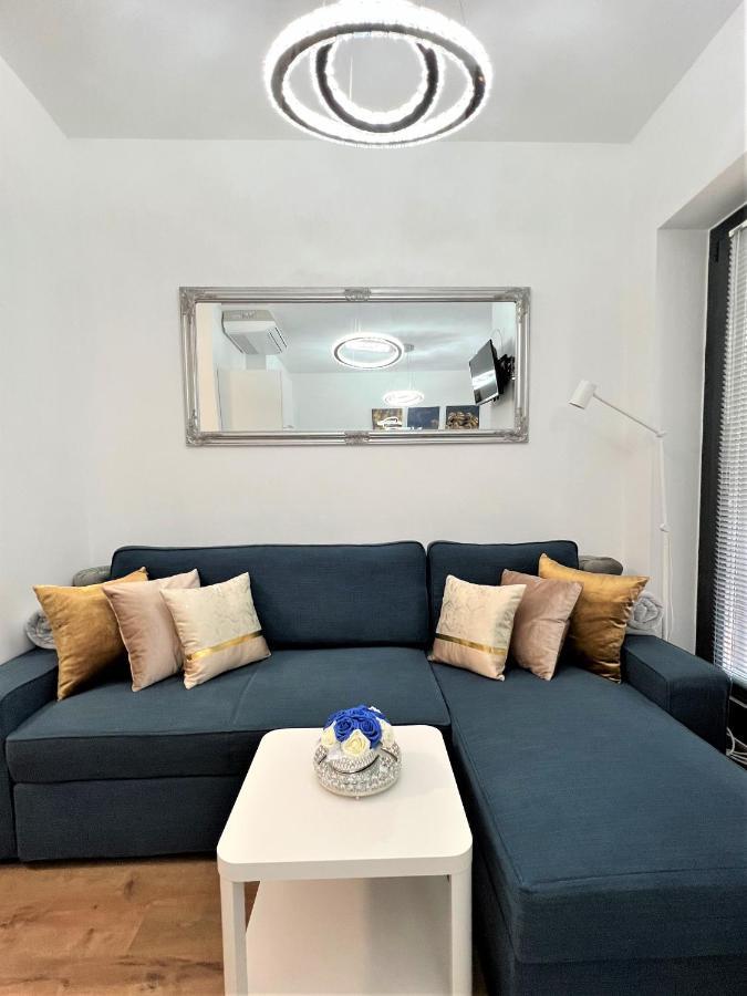 Luxe Central Studio With Pool, Parking & Ac Budapest Exterior photo