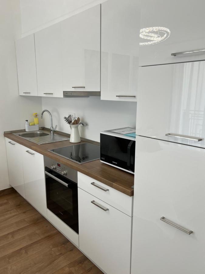 Luxe Central Studio With Pool, Parking & Ac Budapest Exterior photo