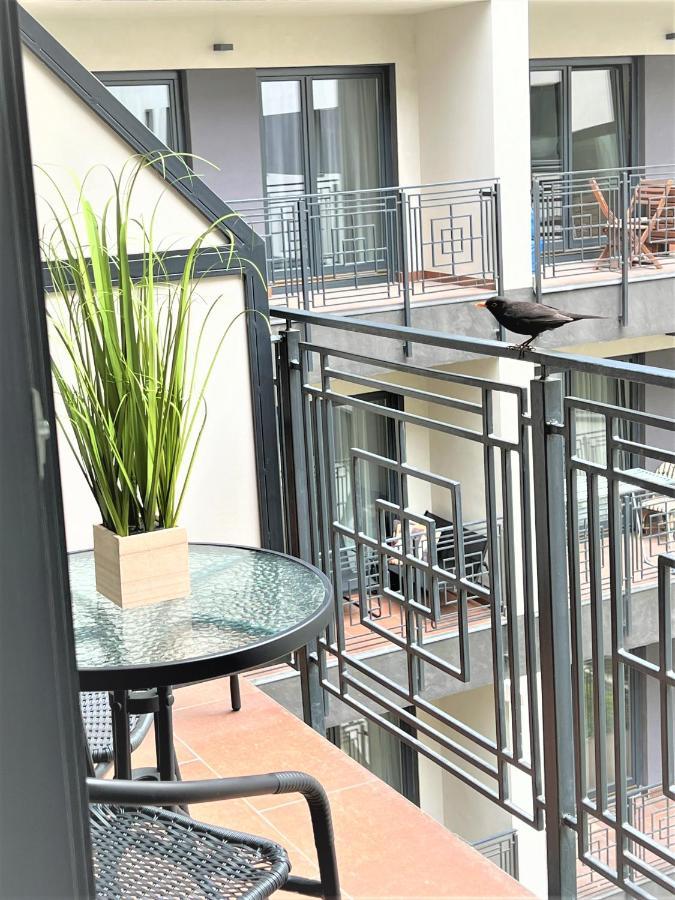 Luxe Central Studio With Pool, Parking & Ac Budapest Exterior photo