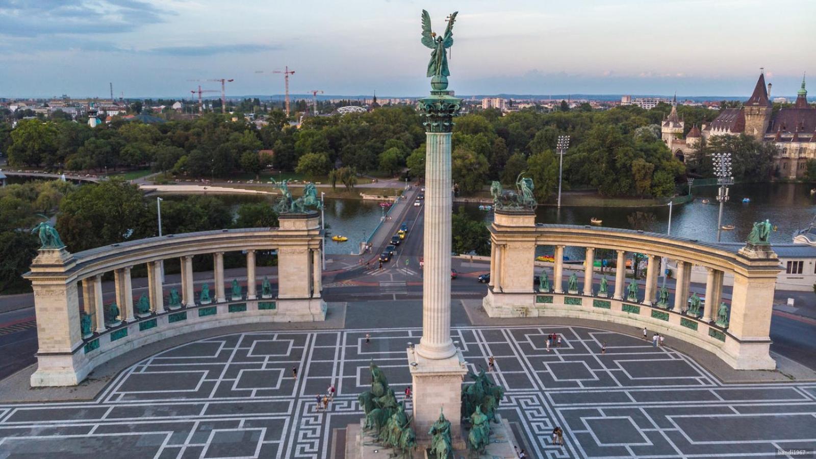 Luxe Central Studio With Pool, Parking & Ac Budapest Exterior photo