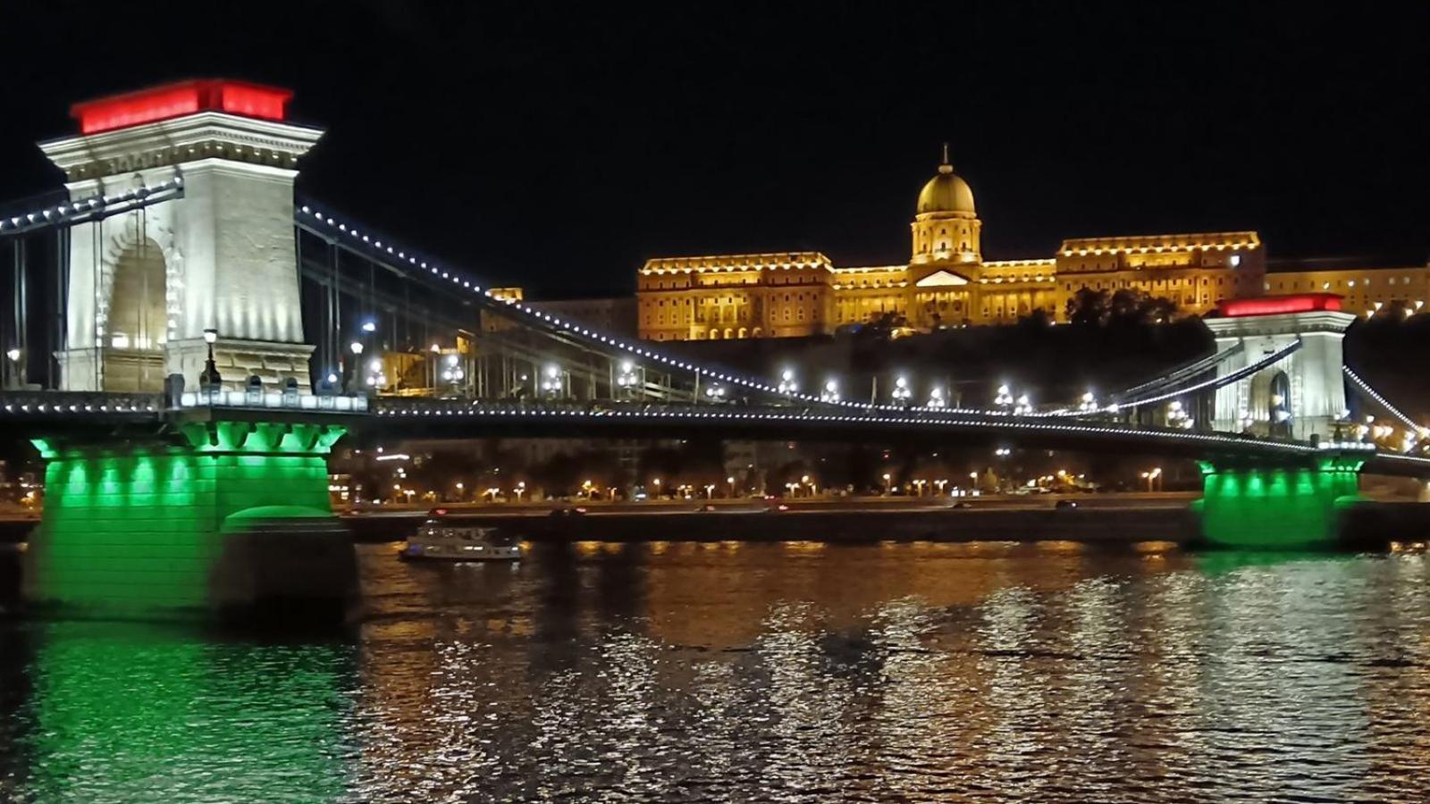 Luxe Central Studio With Pool, Parking & Ac Budapest Exterior photo