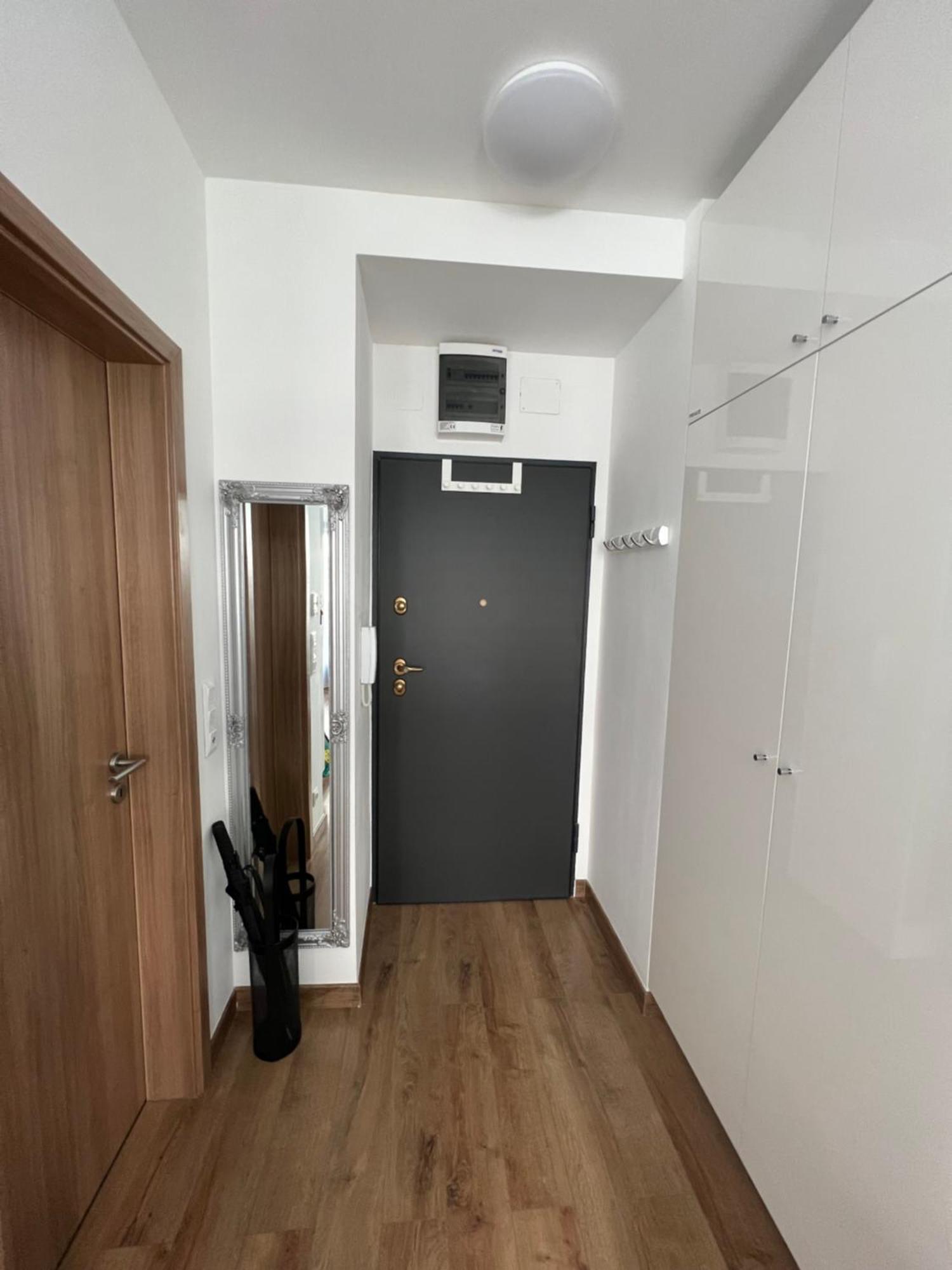 Luxe Central Studio With Pool, Parking & Ac Budapest Exterior photo