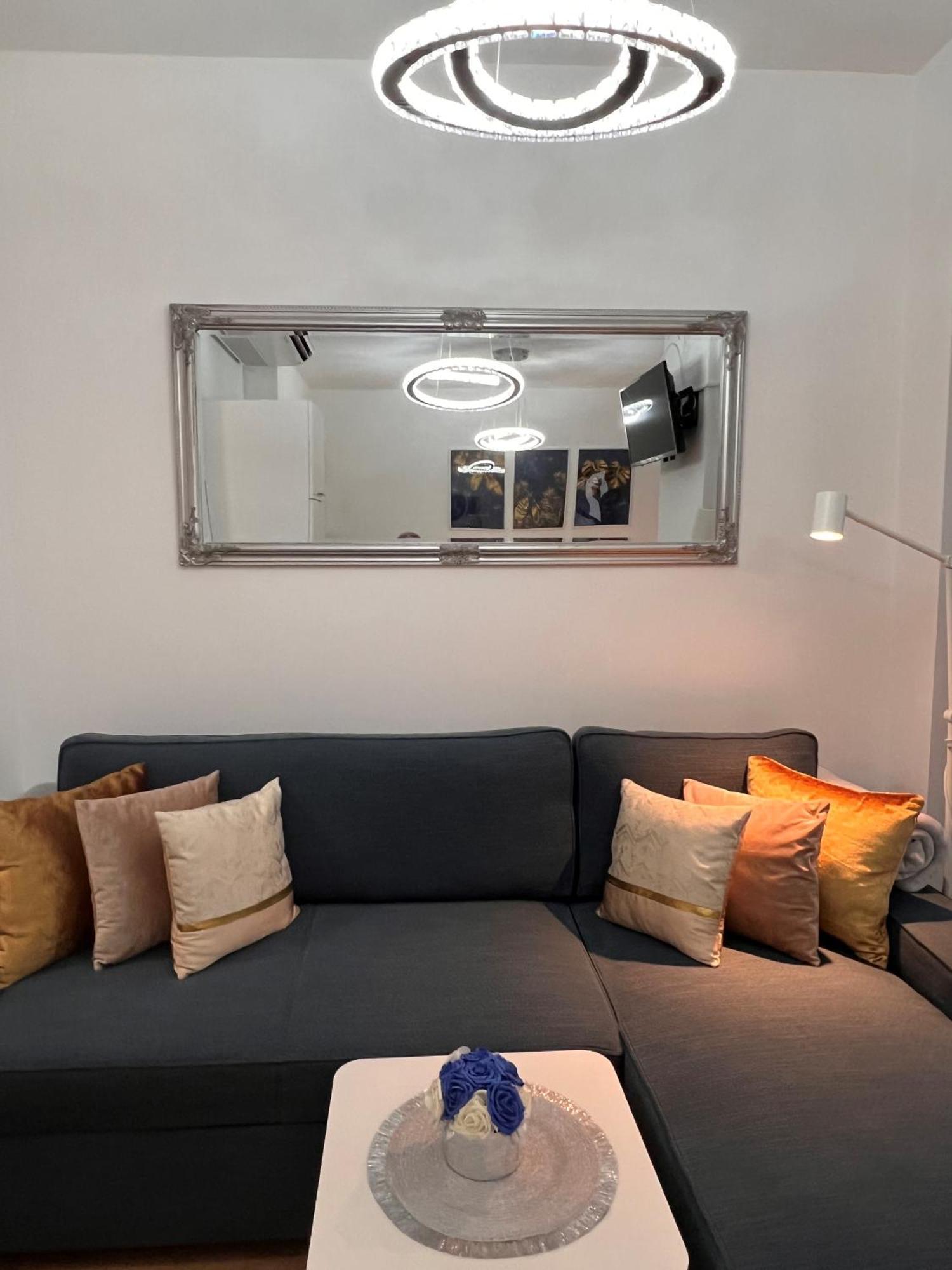 Luxe Central Studio With Pool, Parking & Ac Budapest Exterior photo