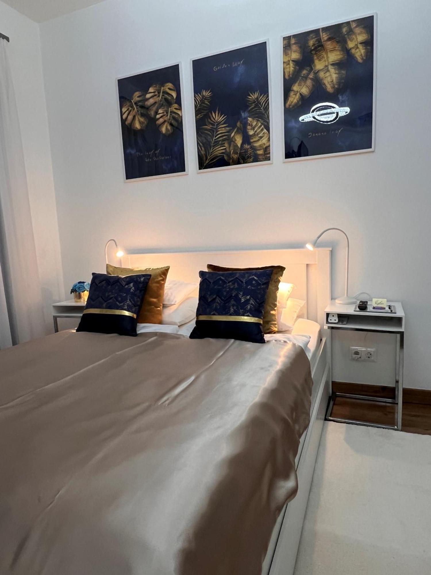 Luxe Central Studio With Pool, Parking & Ac Budapest Exterior photo